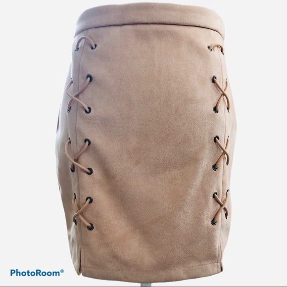 $5 SAlE Haute Rouge Faux Suede Micro Fiber Mini Skirt Sz 2 - Picture 4 of 8